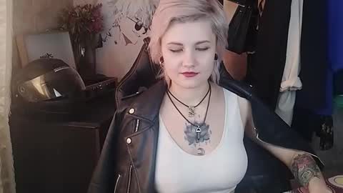 Snapshot of evabrownie chatting on February 27, 2025, 11:20 am Eva Brownie online show from February 27, 2025, 11:20 am