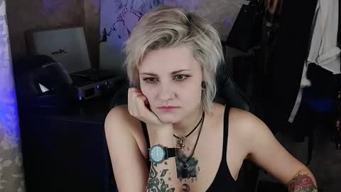 Snapshot of evabrownie chatting on March 5, 2025, 12:11 pm Eva Brownie online show from March 5, 2025, 12:11 pm