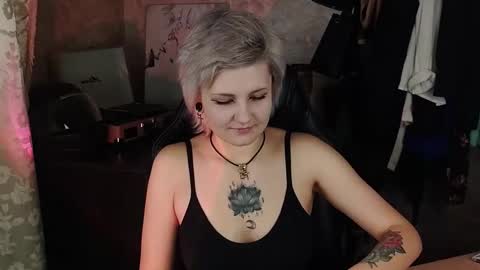 Snapshot of evabrownie chatting on March 8, 2025, 2:40 pm Eva Brownie online show from March 8, 2025, 2:40 pm