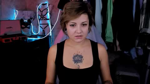 Snapshot of evabrownie chatting on October 2, 2025, 9:49 am Eva Brownie online show from October 2, 2025, 9:49 am