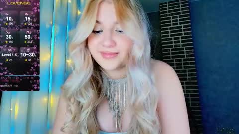 Eva  online show from December 4, 2025, 4:33 am