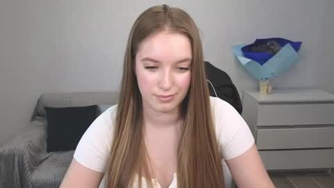 Snapshot of evajuly chatting on December 18, 2024, 8:42 am Eva online show from December 18, 2024, 8:42 am