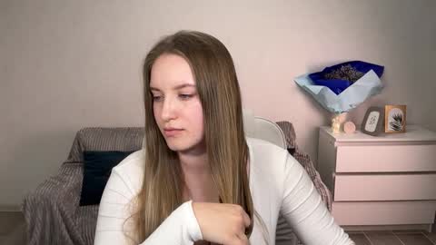 Snapshot of evajuly chatting on September 14, 2025, 6:18 pm Eva online show from September 14, 2025, 6:18 pm