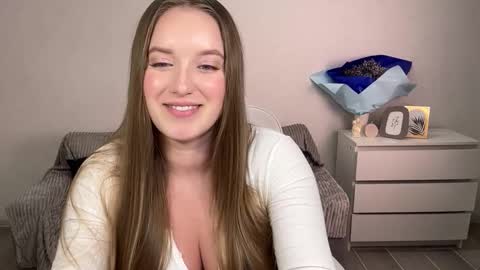 Snapshot of evajuly chatting on October 8, 2025, 8:17 pm Eva online show from October 8, 2025, 8:17 pm