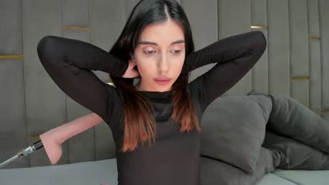 Snapshot of evalims chatting on November 26, 2025, 3:35 pm EVA online show from November 26, 2025, 3:35 pm