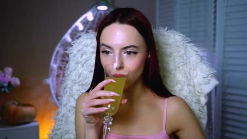 Eva  online show from November 2, 2025, 10:17 am