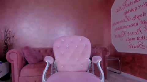 Eva online show from February 17, 2025, 9:52 pm