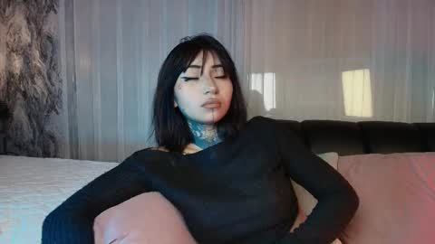 Eva online show from December 5, 2025, 8:27 pm