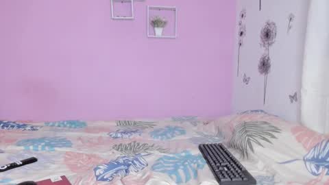 Snapshot of evangeline_mos chatting on December 16, 2025, 6:40 am evangeline_mos online show from December 16, 2025, 6:40 am