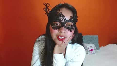 evangelinne_01 online show from November 5, 2025, 4:07 pm