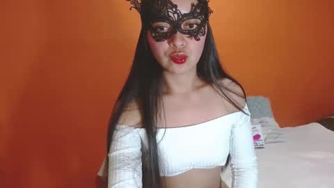 evangelinne_01 online show from November 9, 2025, 10:19 pm