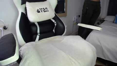 Evan online show from January 4, 2025, 11:22 am