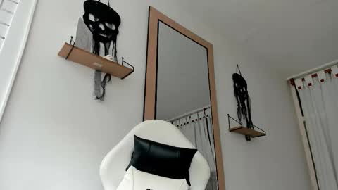 Evan online show from November 2, 2025, 1:13 pm