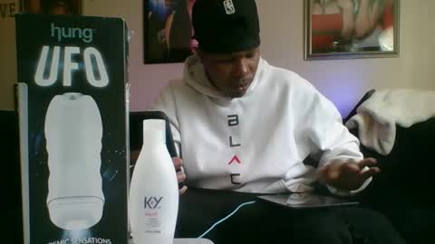 evanschris2048 online show from February 28, 2025, 5:37 pm