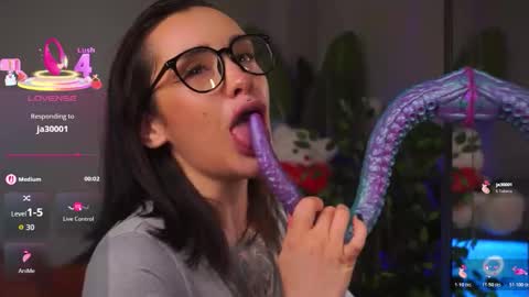 Snapshot of evarabbit chatting on December 14, 2025, 3:45 am Eva online show from December 14, 2025, 3:45 am