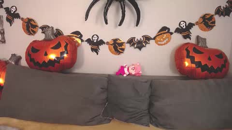 Adelina online show from October 27, 2025, 5:33 am