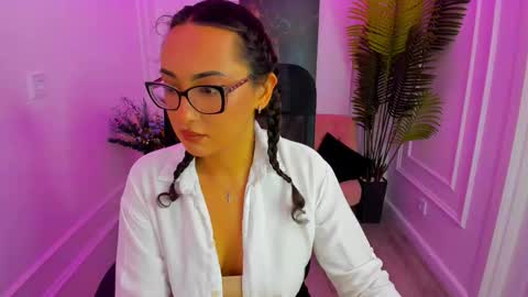 evasarazardje online show from September 15, 2025, 4:23 am