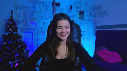Snapshot of evathopson chatting on December 26, 2024, 12:05 pm Eva  next stream -  - 1600 UTC2000  online show from December 26, 2024, 12:05 pm