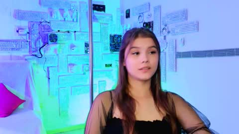 Snapshot of evathopson chatting on October 12, 2025, 8:02 am Eva  next stream -  - 1600 UTC2000  online show from October 12, 2025, 8:02 am