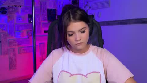 Snapshot of evathopson chatting on November 21, 2025, 8:24 am Eva next stream - - 1600 UTC2000 online show from November 21, 2025, 8:24 am