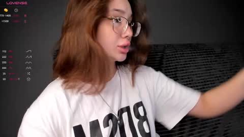 evaveenus online show from February 24, 2025, 9:10 am