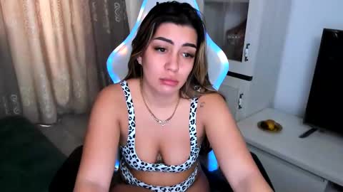 eveeevian online show from February 14, 2025, 2:44 pm