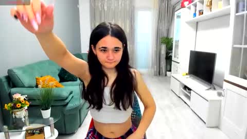 eveeevian online show from November 8, 2025, 8:25 am