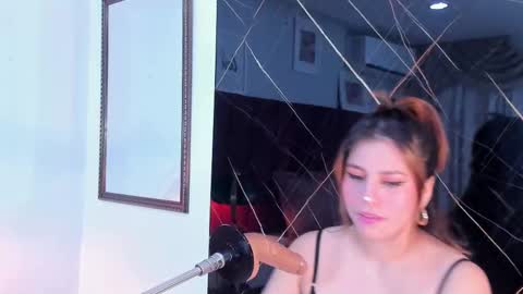 Snapshot of evelin_belen chatting on October 4, 2025, 12:03 pm EVELIN online show from October 4, 2025, 12:03 pm