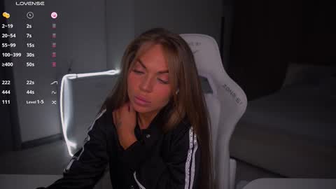 Snapshot of evelina_fox chatting on October 25, 2025, 1:18 pm Evelina online show from October 25, 2025, 1:18 pm