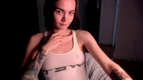 Snapshot of evelyn_gg chatting on September 19, 2025, 1:45 pm Evelyn online show from September 19, 2025, 1:45 pm