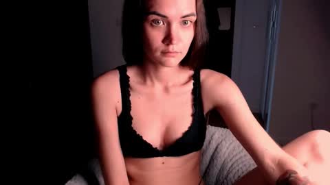 Snapshot of evelyn_gg chatting on September 21, 2025, 3:46 pm Evelyn online show from September 21, 2025, 3:46 pm