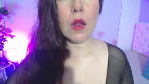 Snapshot of evelyn_mature19 chatting on October 9, 2025, 6:39 pm Juliana online show from October 9, 2025, 6:39 pm