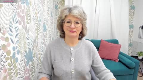 Evelyn online show from December 9, 2024, 5:07 am