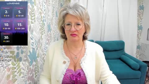 Evelyn online show from December 18, 2024, 11:24 am