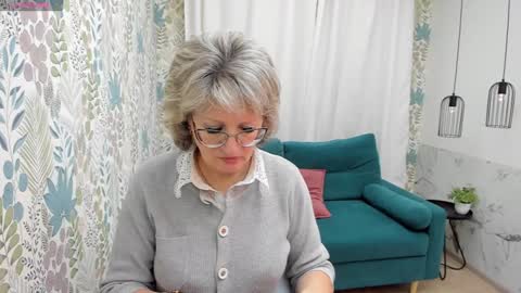 Evelyn online show from February 3, 2025, 5:18 am