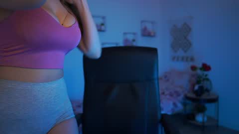 Snapshot of evelyncage_ chatting on February 2, 2025, 10:06 pm evelyncage_ online show from February 2, 2025, 10:06 pm