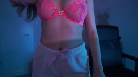 Snapshot of evelyncage_ chatting on March 12, 2025, 10:07 pm evelyncage_ online show from March 12, 2025, 10:07 pm