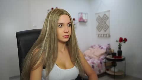 Snapshot of evelyncage_ chatting on October 12, 2025, 5:34 pm evelyncage_ online show from October 12, 2025, 5:34 pm