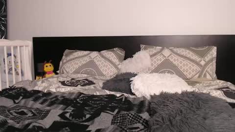 Evelyne online show from December 1, 2024, 9:37 pm