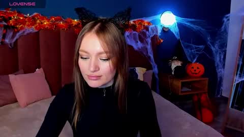 Evelyn online show from October 24, 2025, 1:35 am