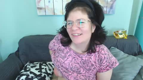 Everly online show from January 12, 2025, 2:19 pm