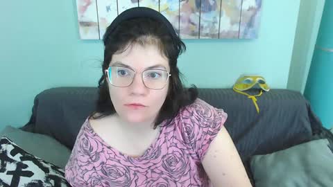 Everly online show from February 6, 2025, 12:05 pm