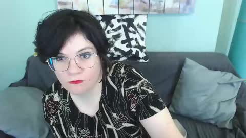 Everly online show from March 7, 2025, 2:12 pm