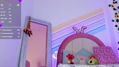 Snapshot of evie_clark_ chatting on December 28, 2024, 8:04 pm My name is Evie  nice to meet you  really get to know me better private is open  online show from December 28, 2024, 8:04 pm