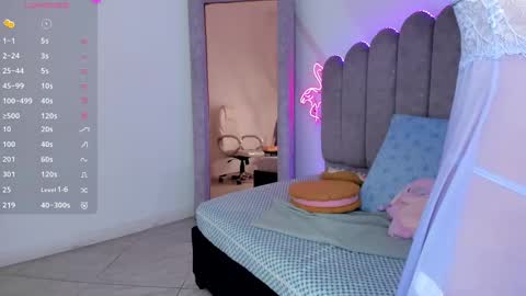 Snapshot of evie_clark_ chatting on September 25, 2025, 11:08 pm My name is Evie  nice to meet you  really get to know me better private is open  online show from September 25, 2025, 11:08 pm