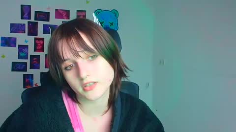 Evie online show from December 22, 2025, 10:07 pm