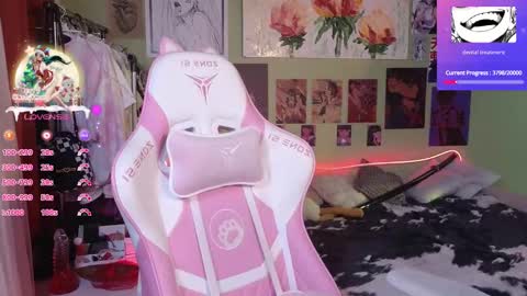 Evie online show from December 26, 2024, 7:49 pm