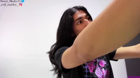 Snapshot of evil_marley chatting on December 16, 2024, 1:11 pm Marley independent model online show from December 16, 2024, 1:11 pm