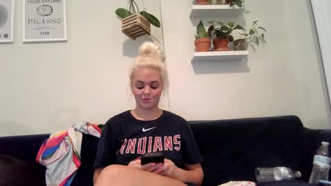 Snapshot of evillers1 chatting on January 31, 2025, 3:30 am Badblondebunny online show from January 31, 2025, 3:30 am