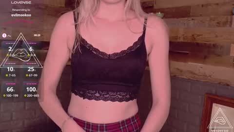 Snapshot of evilvillainess chatting on November 15, 2025, 1:07 pm Vesper - online show from November 15, 2025, 1:07 pm